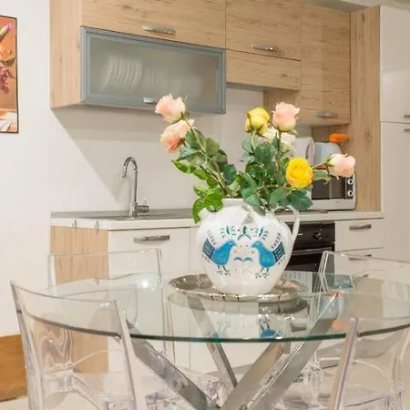 -spacious And Flat With Private Patio Lejlighed