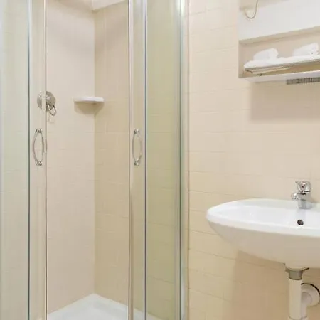 -spacious And Flat With Private Patio Lejlighed *